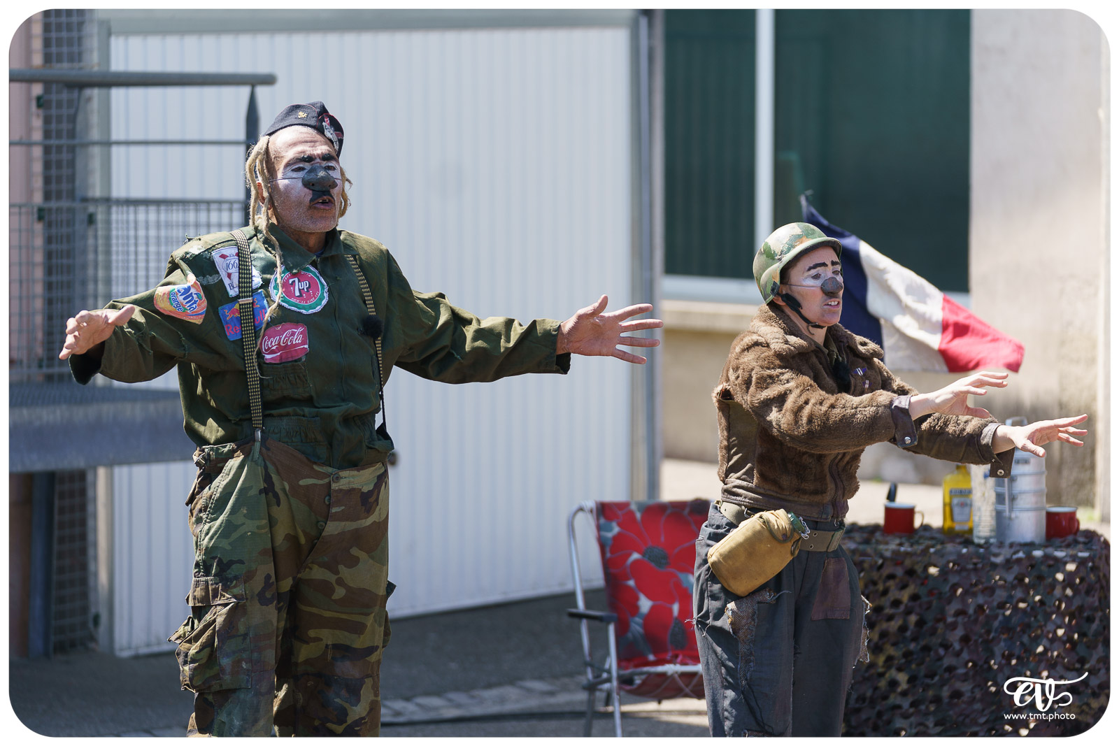 EN ATTENDANT LE 3ÈME TYPE (THÉÂTRE DE CANIVEAU)